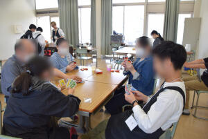 2UNO.jpg