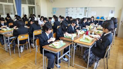 ４／１０　１Ａ給食４.jpg