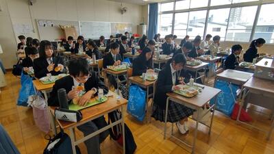 ３／２１　給食６.jpg