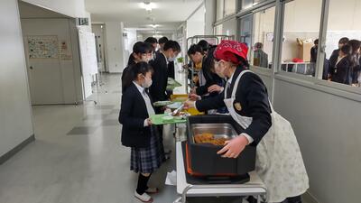 ３／２１　給食２.jpg