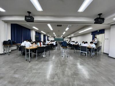 ８／１０科学部１－２.jpg