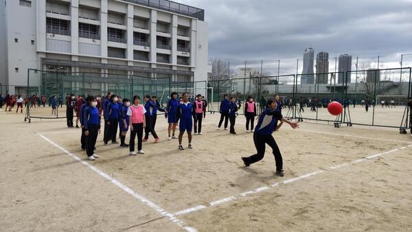 ２／２６　球技大会女子３年.JPG