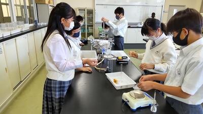 １０／１４　理科実験の様子１－１.jpg
