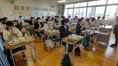 ４／２３　給食５.jpg