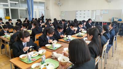 ４／１０　１Ｂ給食４.jpg