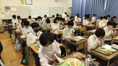 １０／２０　給食１－４.jpg