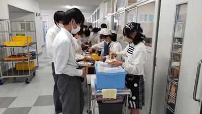１０／１９　給食２Ｂ－１.jpg