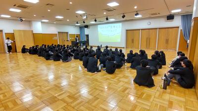 3/5 2年キャリア教育1.JPG