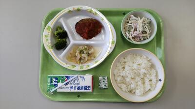 ４／２３　給食１.jpg