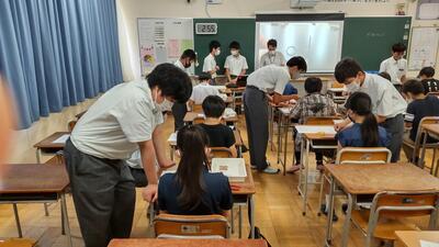７／１６科学部の様子１－２.JPG