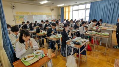 ４／２２　給食５.jpg