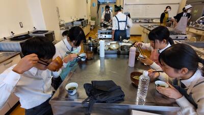 １２／１２　調理実習１Ｂ－４.jpg