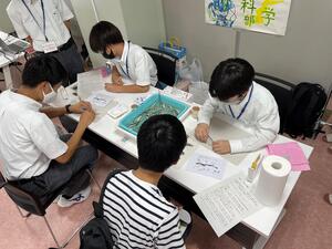 ８／２０科学部１－２.jpg
