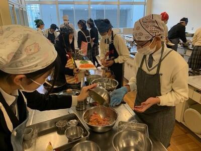 １／２６　１Ｂ調理実習２.jpg