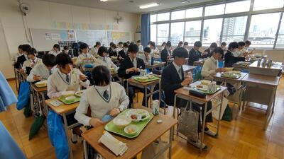 ４／２３　給食６.jpg