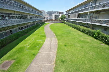 courtyard202107.jpg