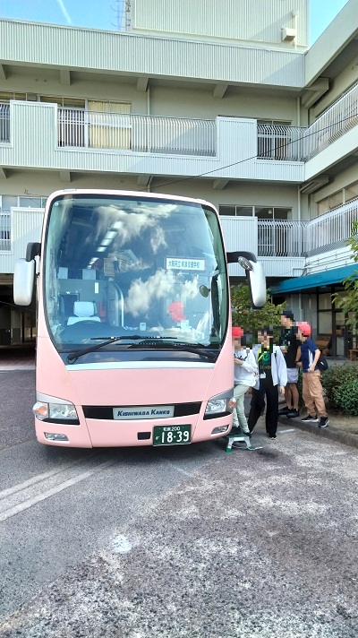 バス乗り込みA.jpg
