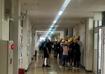 4_廊下整列２ミニモザイク.jpg