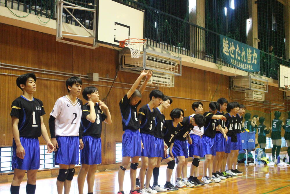 男子バレーボール部 - 大阪府立吹田東高等学校